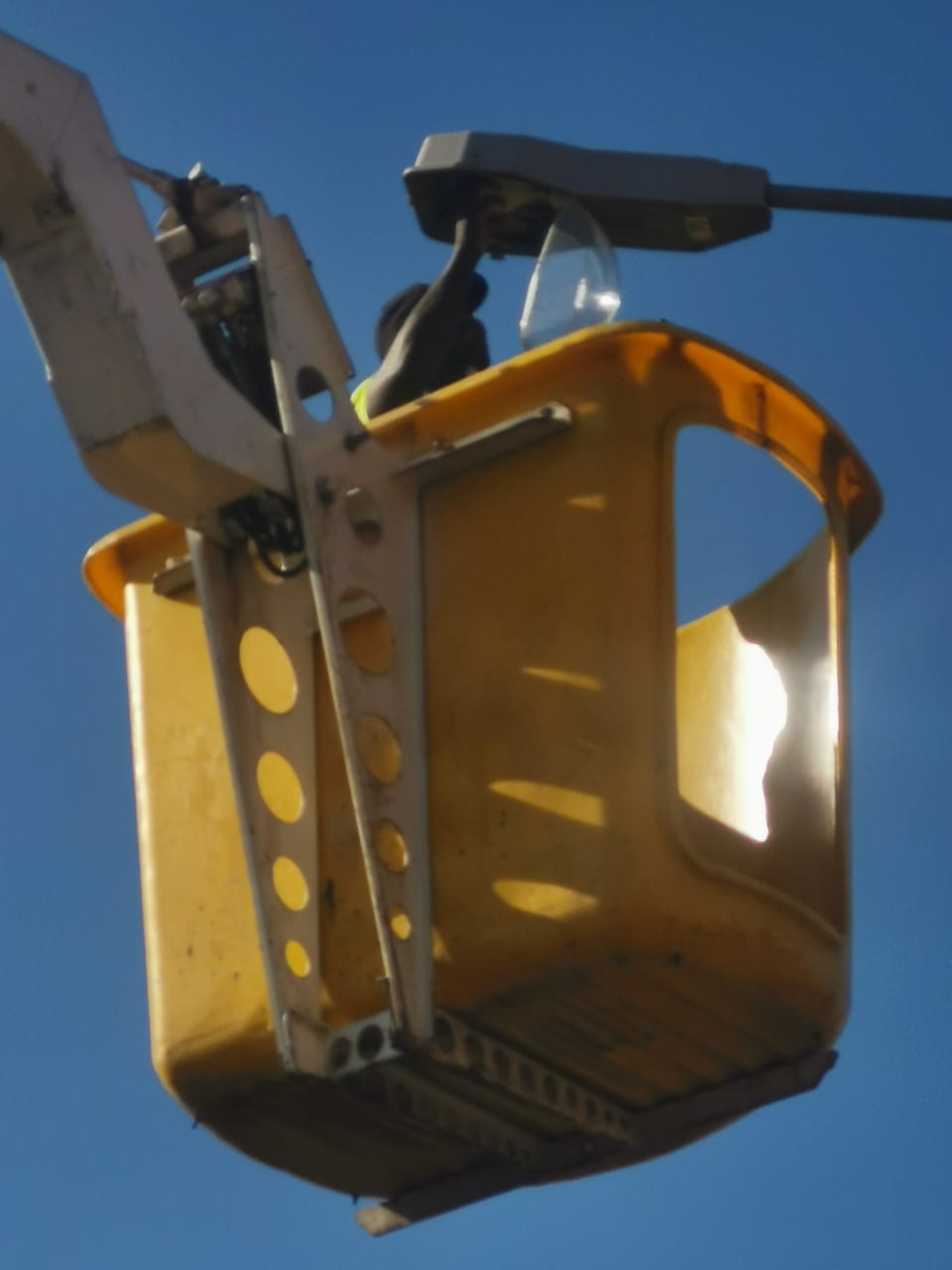 worker servicing a street light