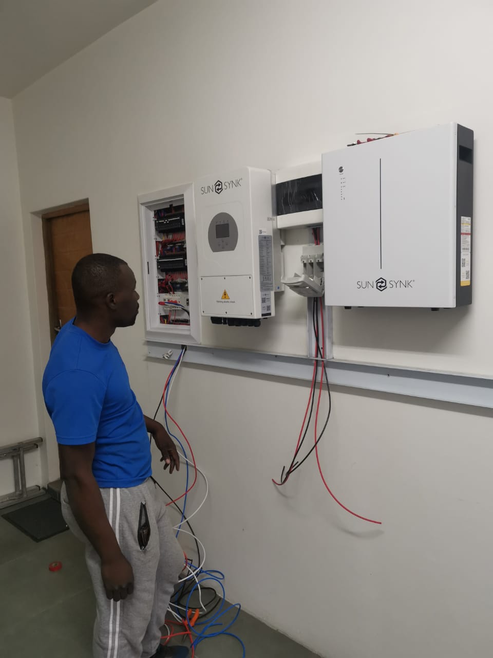 worker connecting inverter